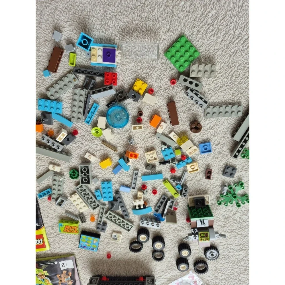 LEGO Scooby-Doo 75902 The Mystery Machine Incomplete Parts Lot w/ Instructions